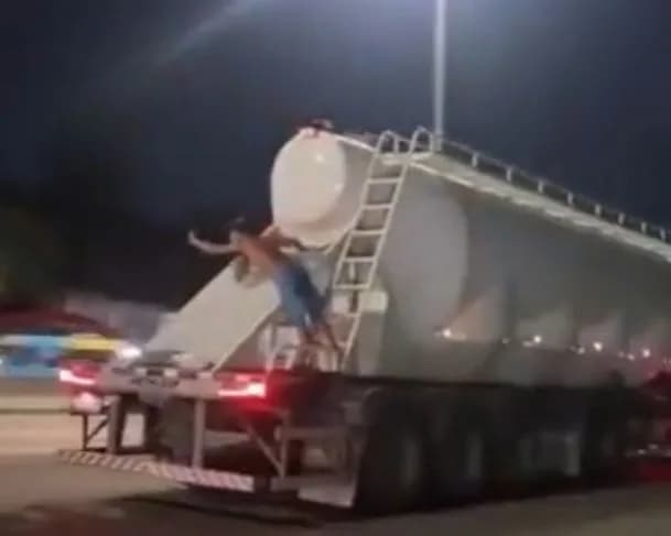 Rapaz improvisa carona em caminhão e se &#8216;desespera&#8217; para descer; confira o vídeo