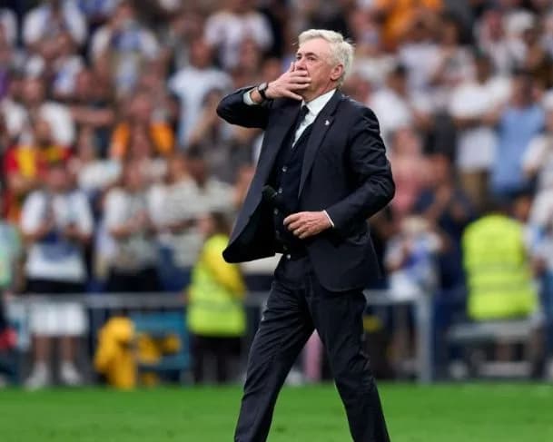 Carlo Ancelloti chora em discurso de despedida do Real Madrid