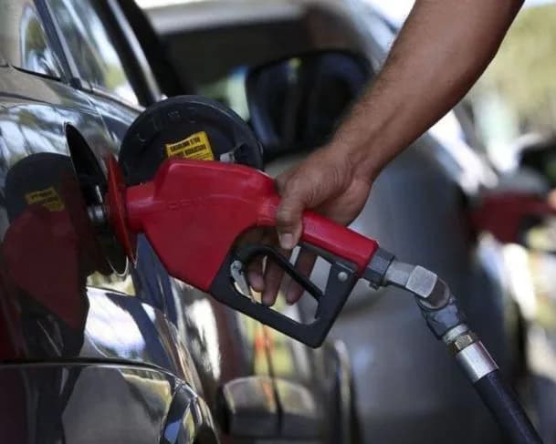 Gasolina fica mais barata nesta quinta-feira em Manaus; entenda