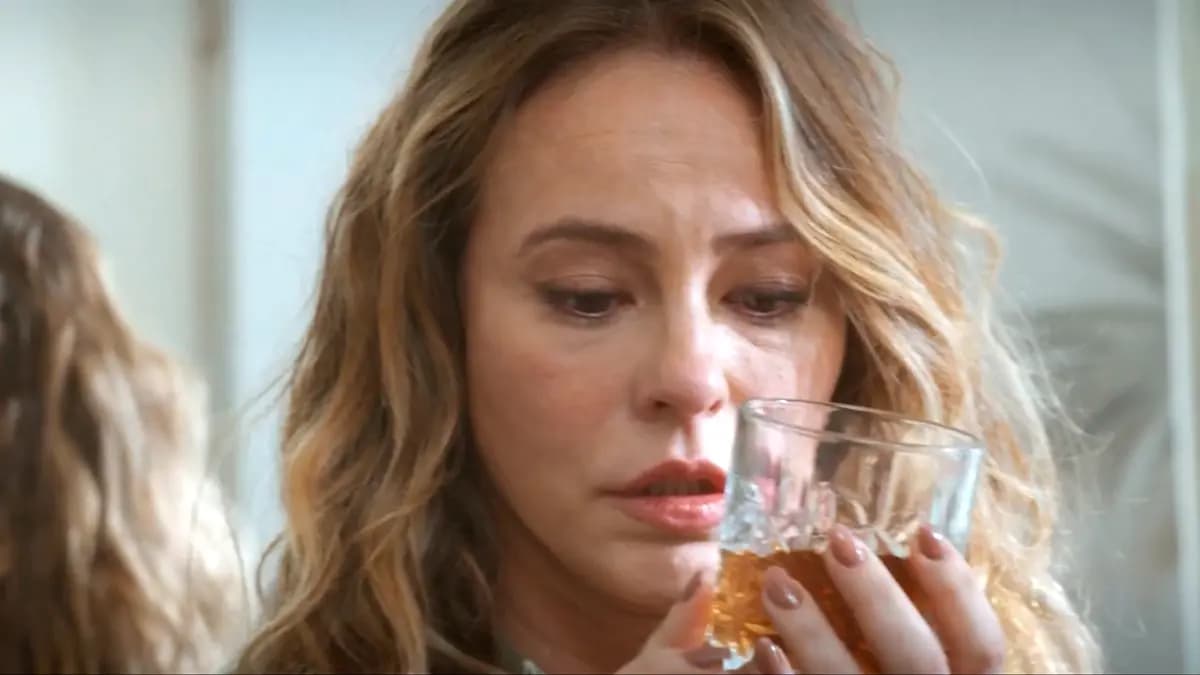 Heleninha de “Vale Tudo” retrata perigos do alcoolismo; veja 5 sinais de alerta