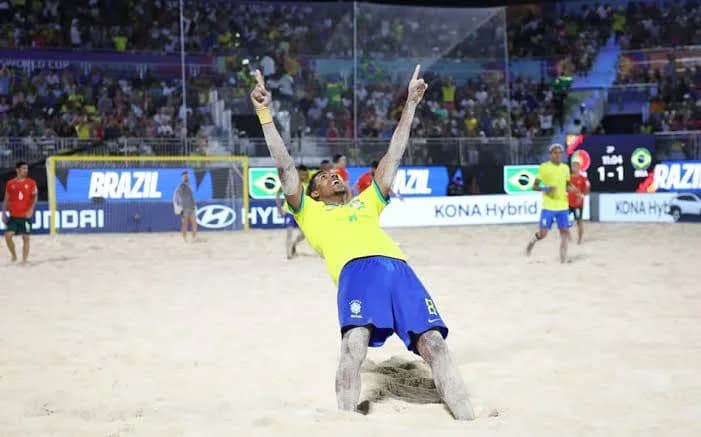 Brasil vence Portugal por 4 a 2 e vai à final da Copa de futebol de areia