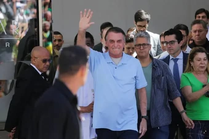Bolsonaro recebe alta e diz que vai participar da marcha pró-anistia
