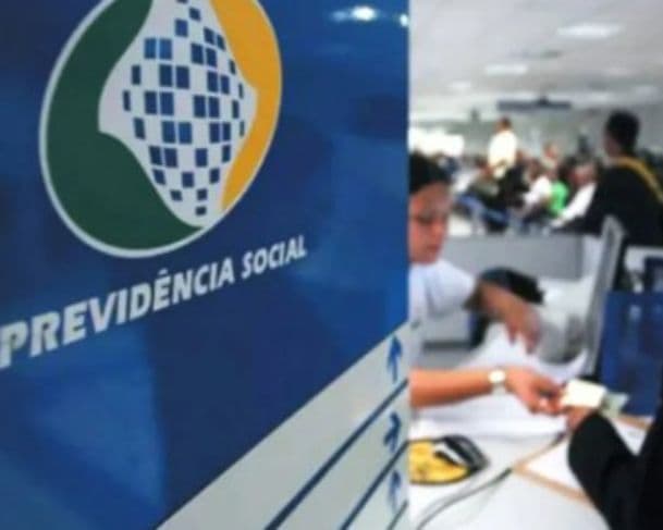 Beneficiários do INSS relatam descontos em pagamentos continuam, mesmo após a suspensão