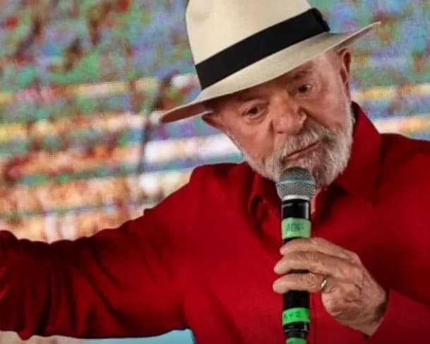 Lula anuncia programa &#8216;Mais Médicos Especialistas&#8217; para reduzir filas no SUS