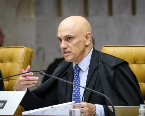 Moraes vota para condenar a 17 anos de prisão homem que sentou em sua cadeira no 8 de janeiro