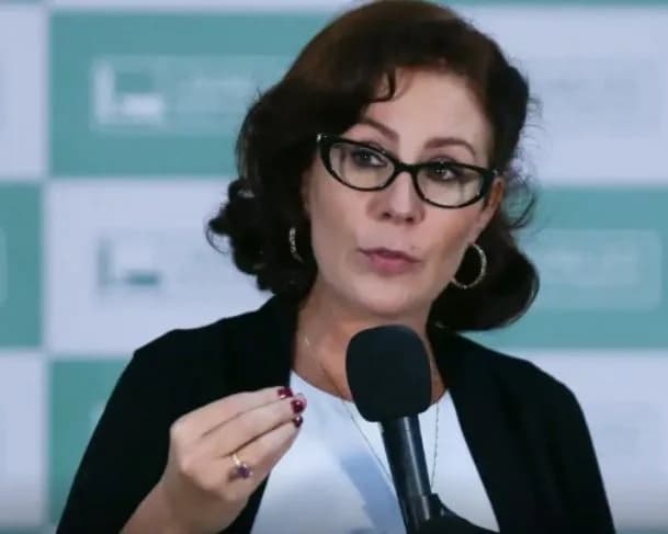 Supremo condena Carla Zambelli a 10 anos de prisão em decisão unânime