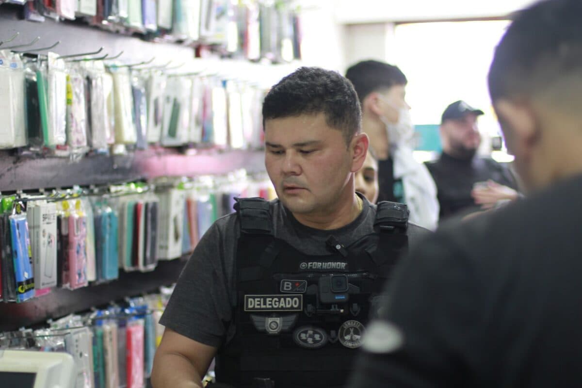 Homem é preso após anunciar venda de celular roubado em Manaus