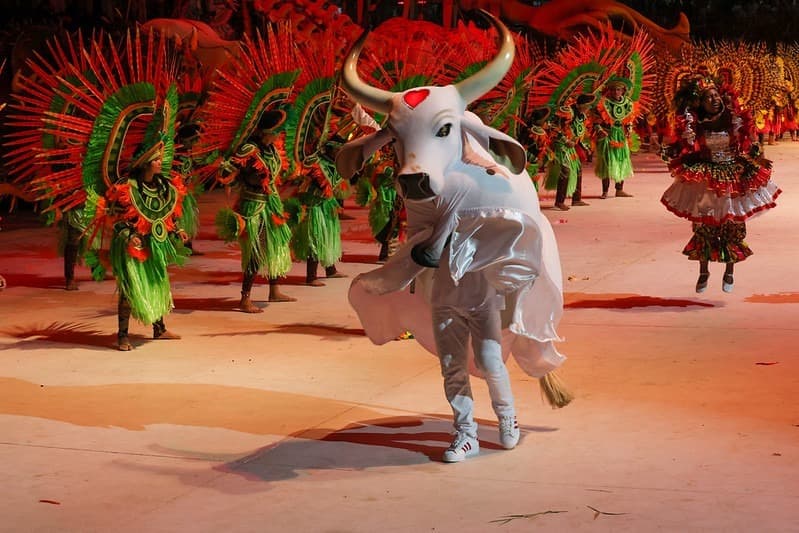 Festival de Parintins 2025: Garantido encerra segunda noite celebrando as expressões artísticas brasileiras no Bumbódromo