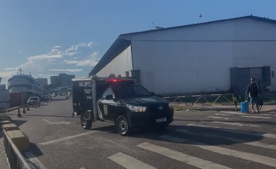 VÍDEO: Criança morre após possível descarga elétrica em balsa próxima à Feira da Panair, em Manaus