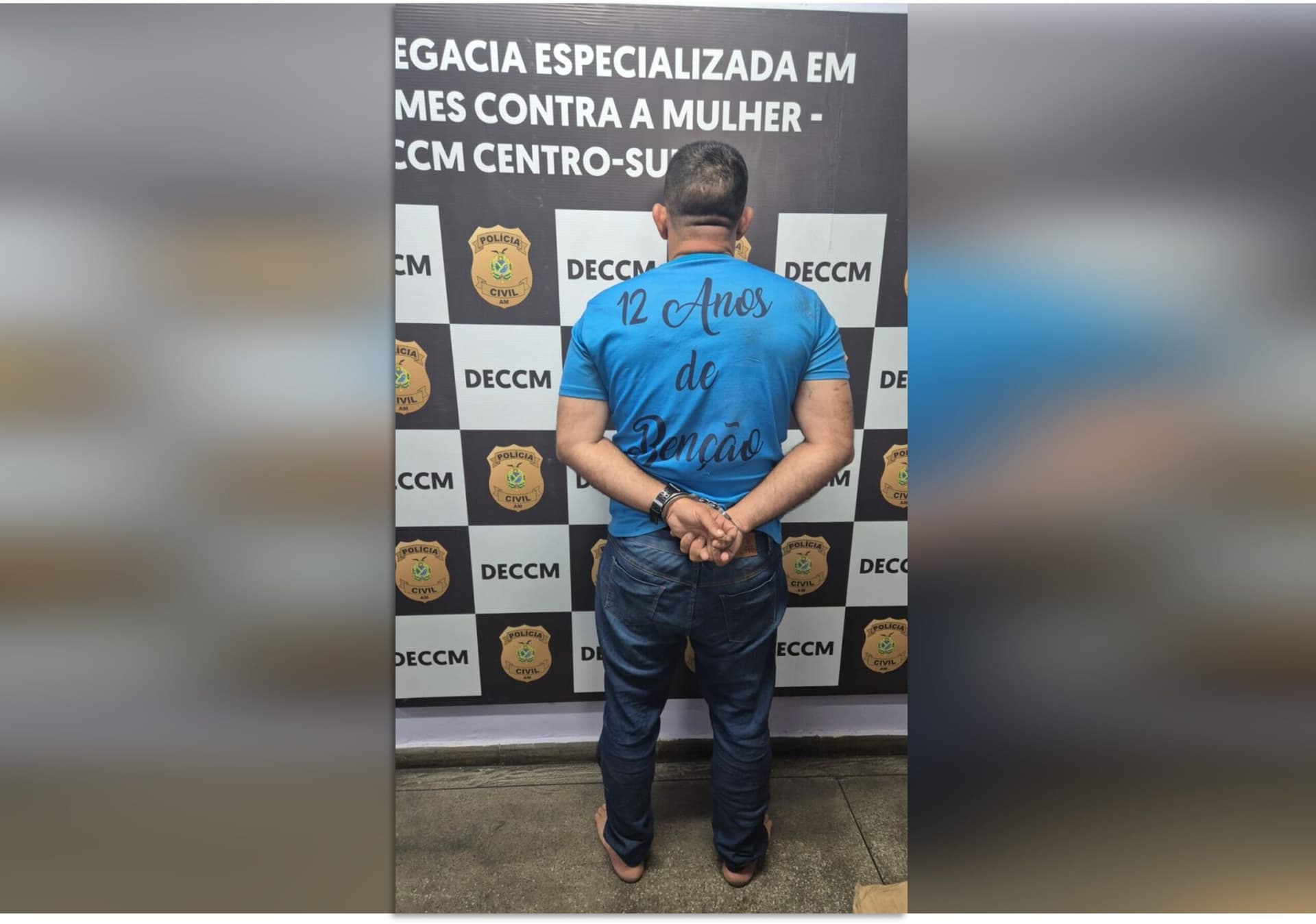 Pastor é preso após ameaçar companheira e espalhar roupas dela na rua em Manaus