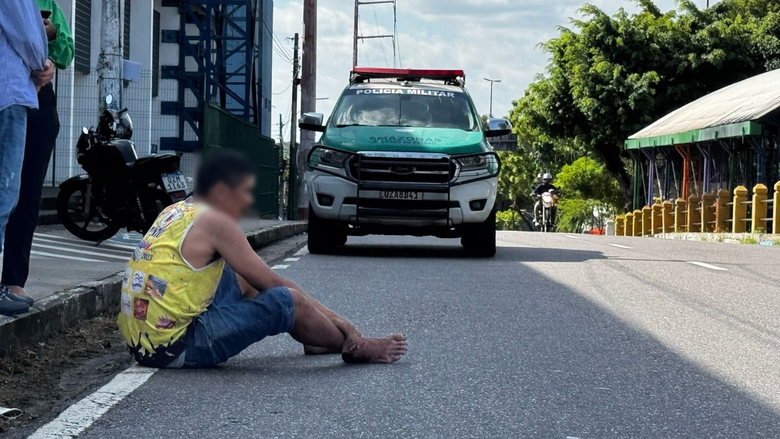 Suspeito de furto é agredido por populares no bairro São Raimundo, em Manaus