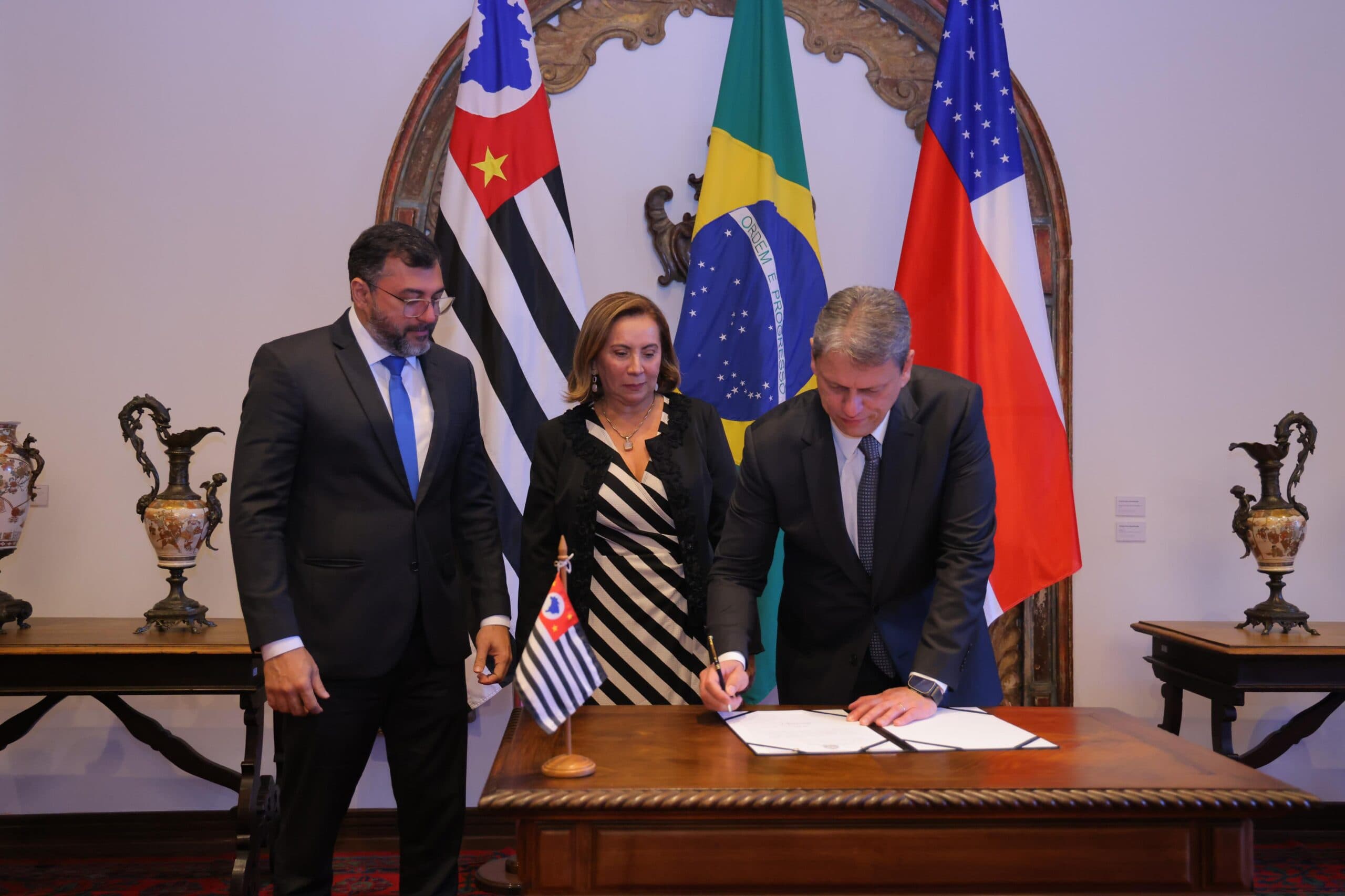 Governo do AM anuncia parceria com SP para realizar 2 mil exames de DNA gratuitos a famílias de baixa renda