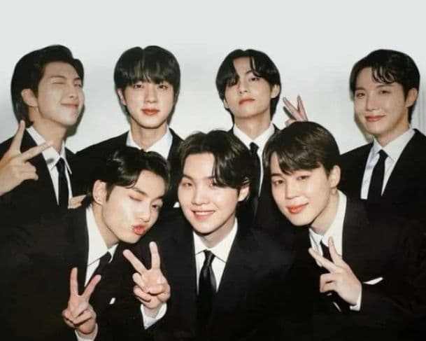 Mais dois integrantes do BTS são dispensados do serviço militar