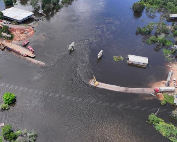 Cabo de balsa rompe na BR-319 e suspende travessia em trecho no rio Autaz Mirim