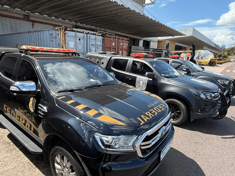 Polícia Federal interdita ruas para escolta de transporte de valores em Manaus