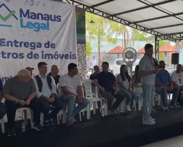 “Estamos fazendo justiça”: David Almeida entrega registros de imóveis na Comunidade Nações Indígenas