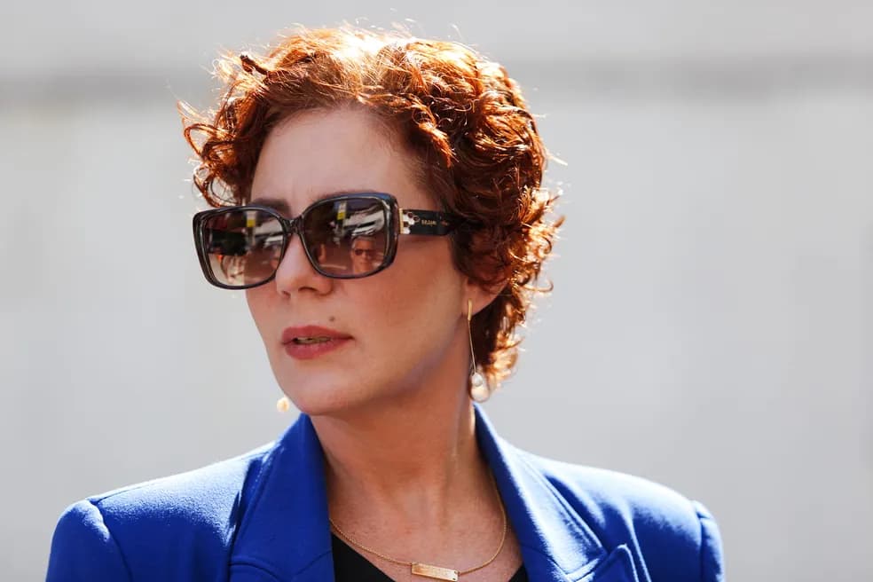 PROCURADA: Interpol inclui Carla Zambelli na lista de foragidos internacionais