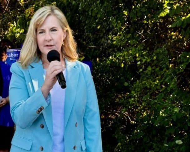 Deputada estadual de Minnesota e marido são assassinados dentro de casa