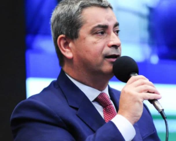 Saiba quem será o parlamentar que pode assumir como suplente de Carla Zambelli na Câmara