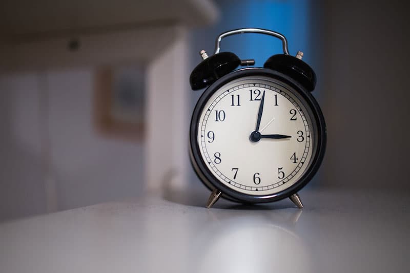 Qual é o horário ideal para dormir? Veja o que as pesquisas afirmam