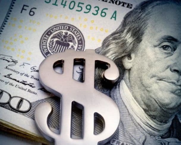 Dólar recua e Ibovespa dispara com cenário global favorável e expectativa por corte de juros no Brasil