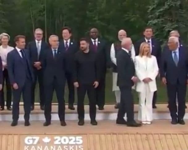 Lula se atrapalha durante foto no G7 e líderes mundiais chamam sua atenção