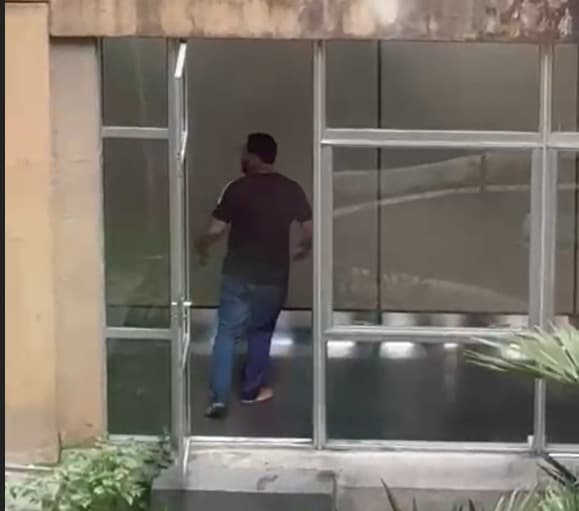 Fuga frustrada: homem é detido ao tentar fugir escalando prédio do Fórum em Manaus