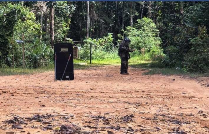 Granada é achada em área de mata usada por traficantes no Tarumã, em Manaus