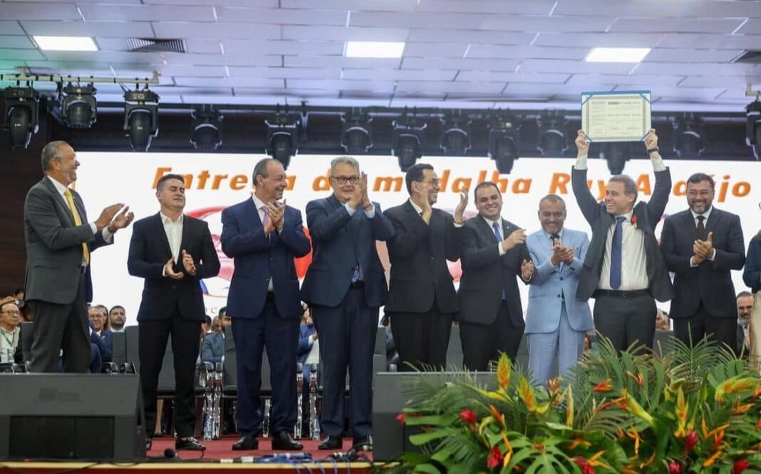 Cerimônia com Omar Aziz, Wilson Lima, David Almeida e autoridades para homenagear ministro do STF aquece bastidores da política