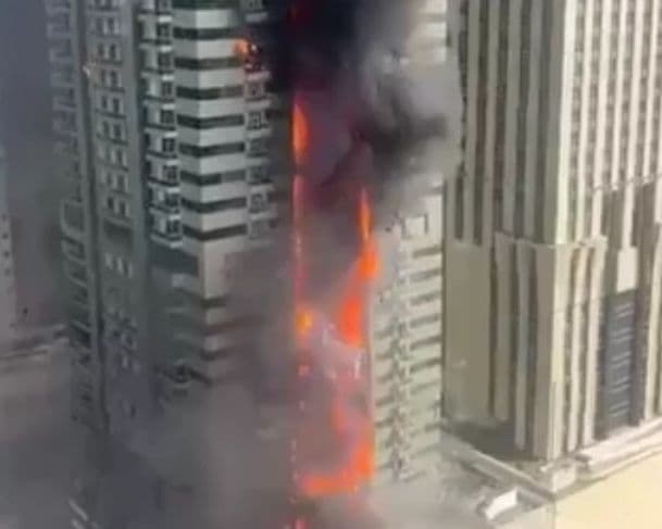 Prédio de 67 andares pega fogo em Dubai e deixa mais de 4 mil moradores em pânico