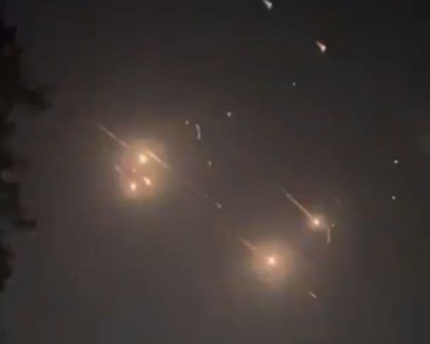 Irã lança novo bombardeio contra Israel e ameaça países que tentarem intervir no conflito