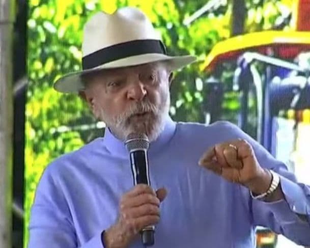 &#8220;Estava quase se borrando&#8221;, caçoa Lula sobre depoimento de Bolsonaro ao STF
