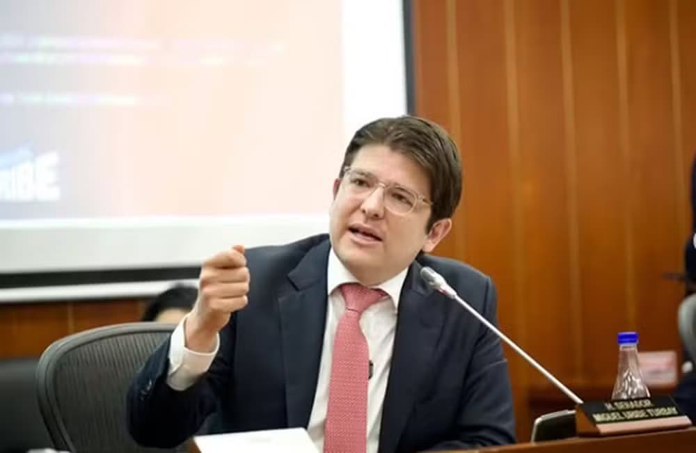 Jovem que matou candidato a presidência na Colômbia é condenado a 7 anos de internação