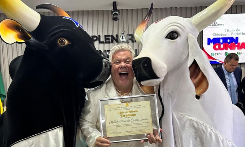 Milton Cunha recebe título de cidadão parintinense por atuação em prol da cultura local