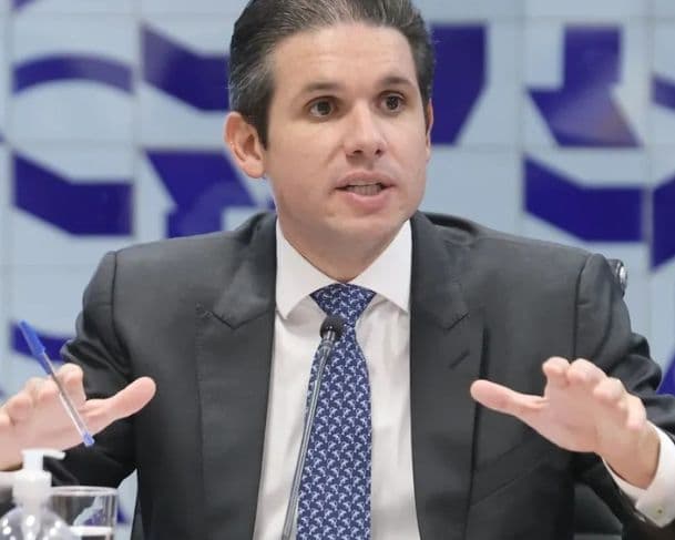 Em meio a crise, Hugo Motta tira deputado petista de relatoria da LDO de 2026