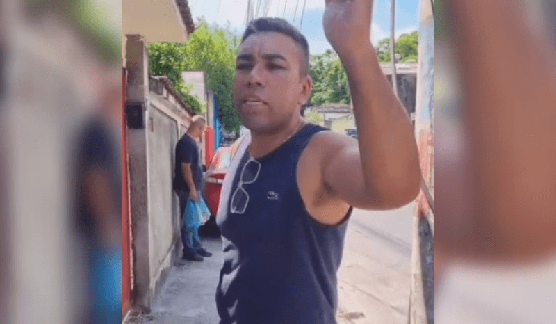 Veja pastor flagrado cobrando dízimo em brechó e pressiona fiel: “Tem que obedecer ao anjo da igreja”