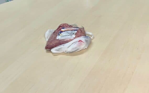 Suspeito é detido após tentar furtar picanha em supermercado na zona Centro-Sul de Manaus