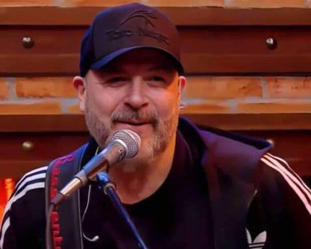 Mingau, baixista do Ultraje a Rigor inicia novo tratamento