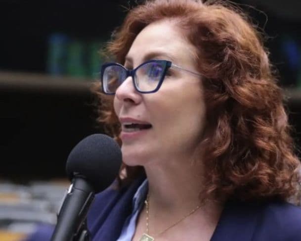 Carla Zambelli pode ser presa a qualquer momento, diz embaixador