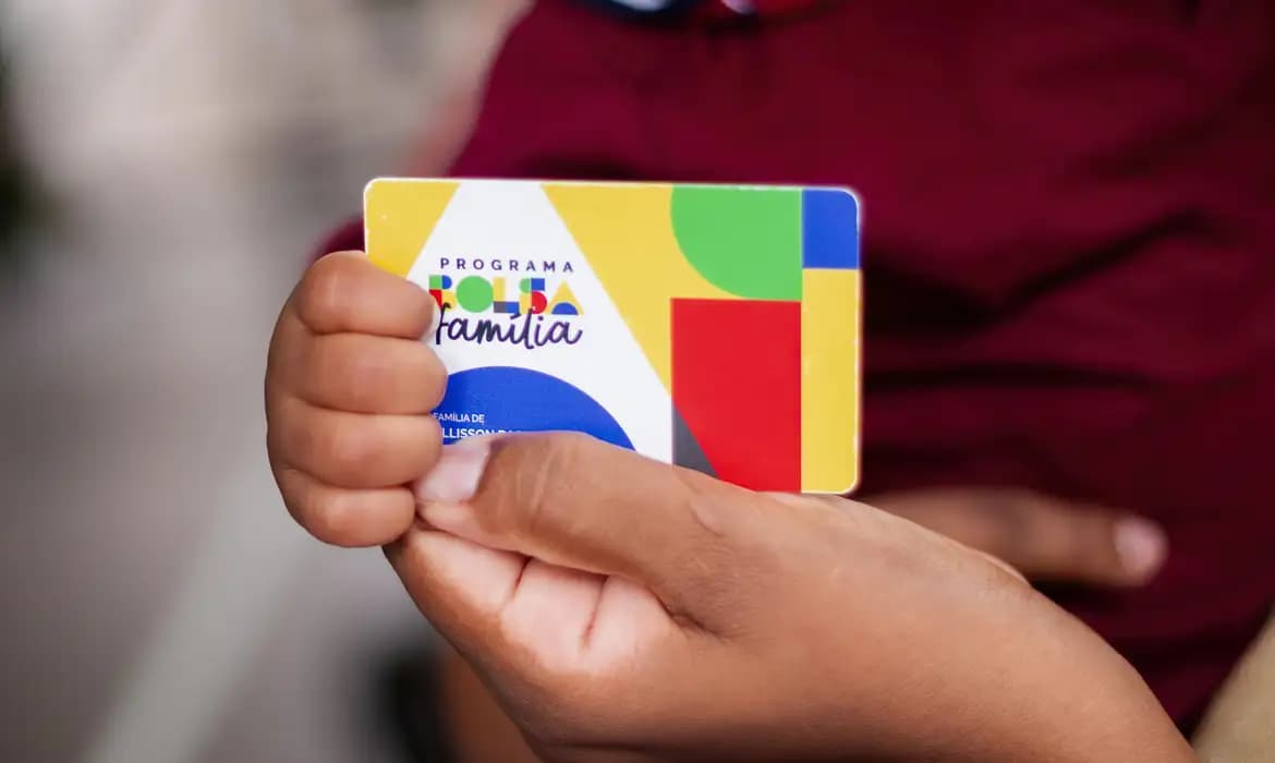 Governo amplia critérios para acesso ao Bolsa Família; veja quem passa a ter prioridade