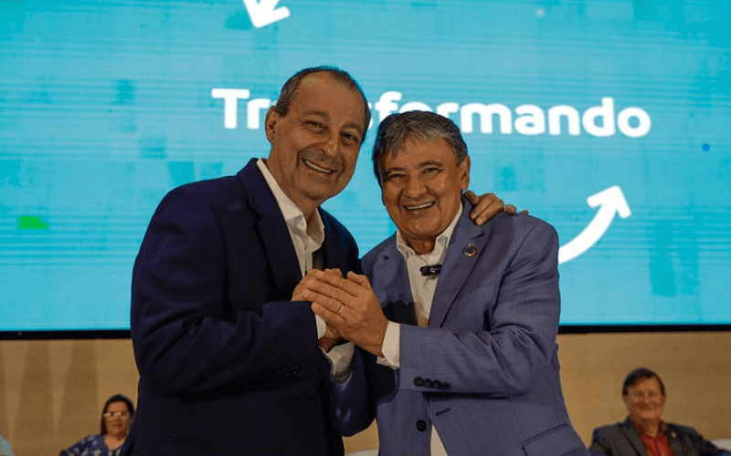 “Será que chamo de governador?”, fala ministro do MDS Wellington Dias ao cumprimentar Omar Aziz durante evento em Manaus