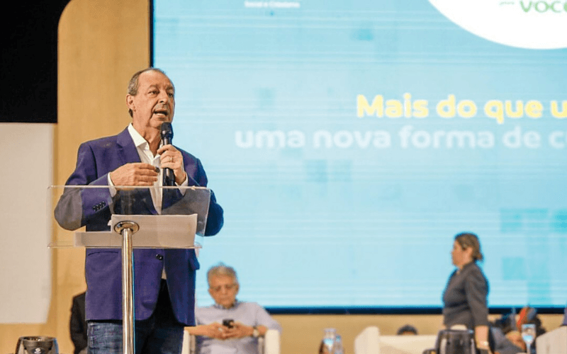 “Lula é atacado porque gosta de pobre”, diz Omar Aziz durante evento social com ministro do MDS em Manaus