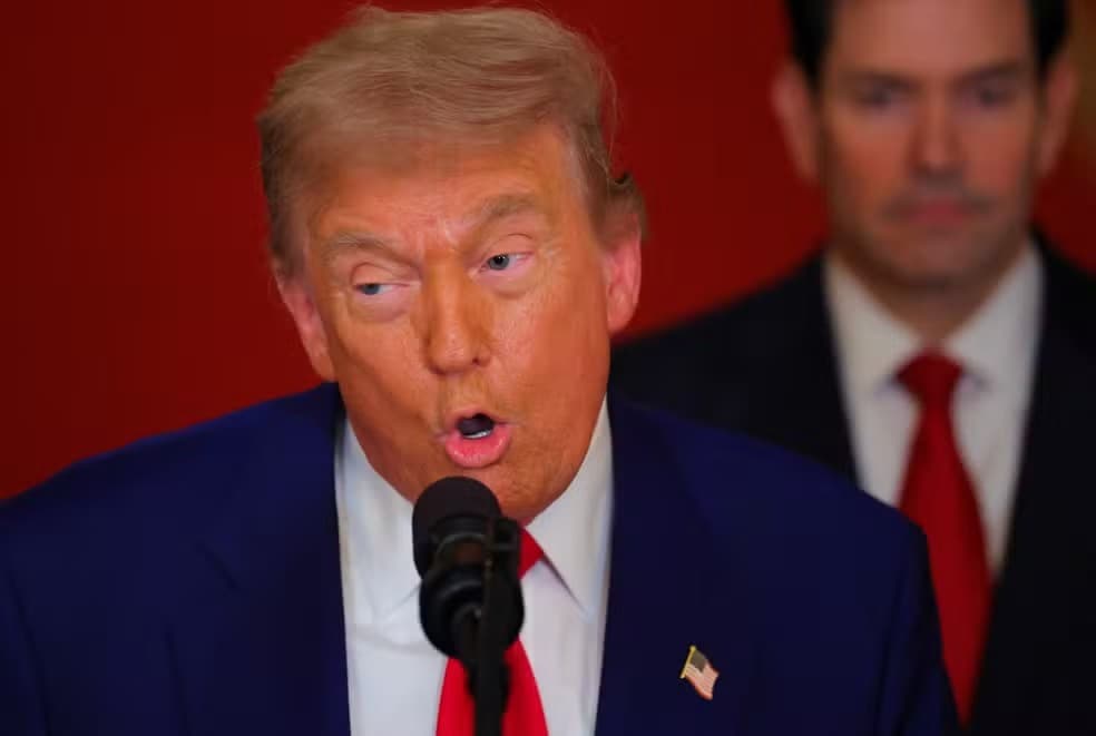 Donald Trump afirma que países alinhados às políticas do BRICS terão tarifa adicional de 10%: “Sem exceções”