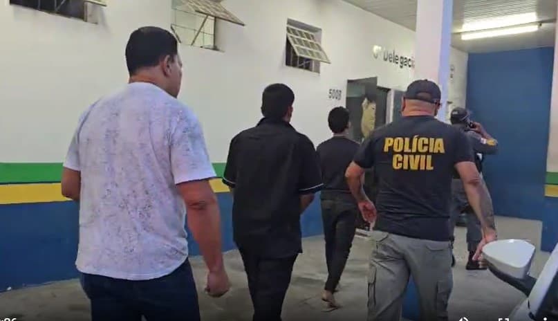 Dupla suspeita de invadir escolas para assaltar estudantes é presa na zona Norte de Manaus