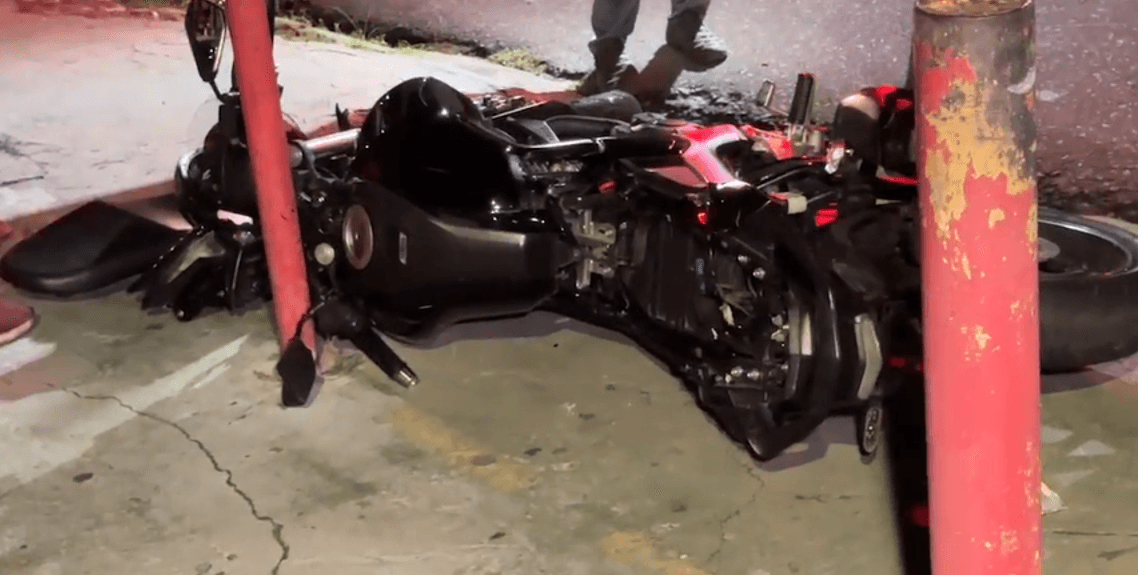 Colisão entre motos deixa feridos graves e termina com prisão por falsa identidade em Manaus