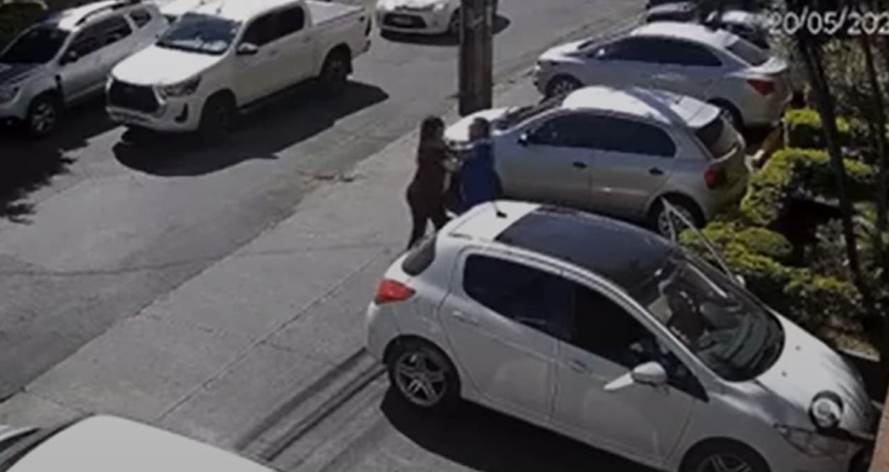 VÍDEO: Sargento é flagrado agredindo mulher durante discussão de trânsito