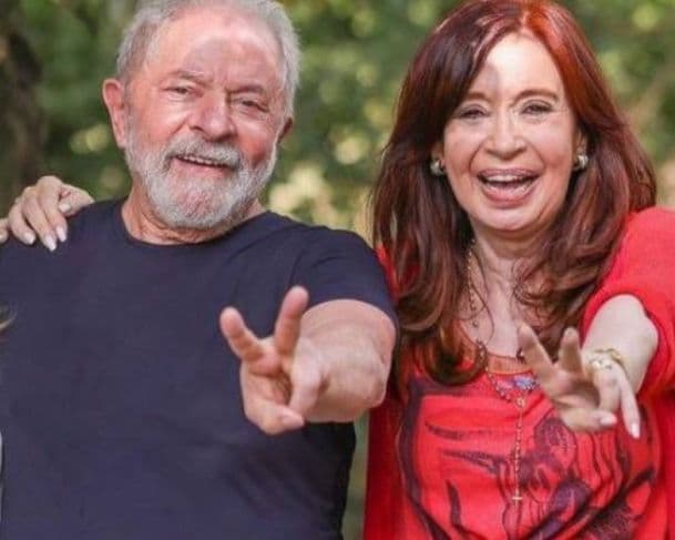 Defesa de Cristina Kirchner entra com pedido judicial para que Lula possa visitá-la em prisão domiciliar