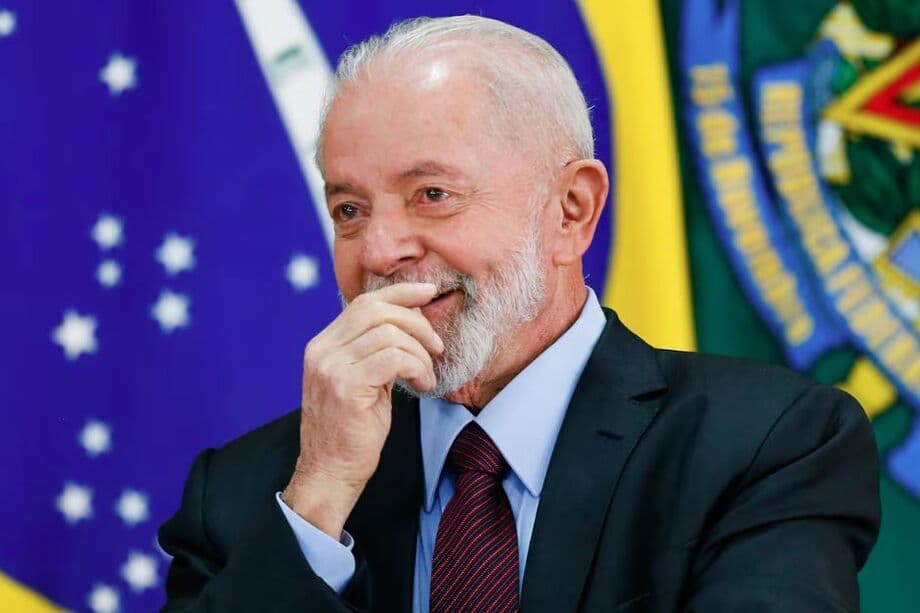 Pesquisa revela que desaprovação do governo Lula segue reduzindo e aprovação sobe