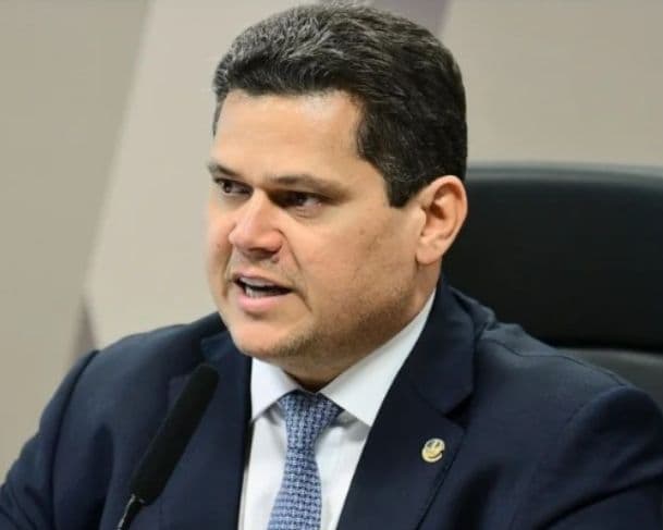 Alcolumbre afirma que aumento de deputados vai acontecer mesmo sem a sanção de Lula