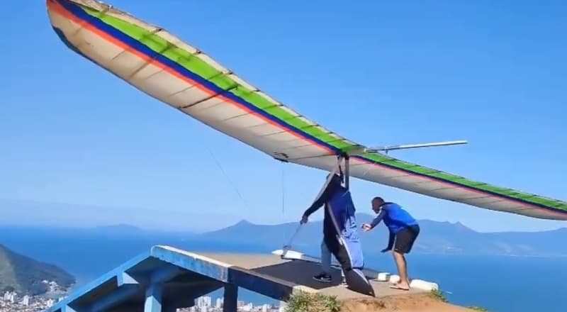VÍDEO: Piloto morre ao cair durante voo de asa-delta no litoral de SP